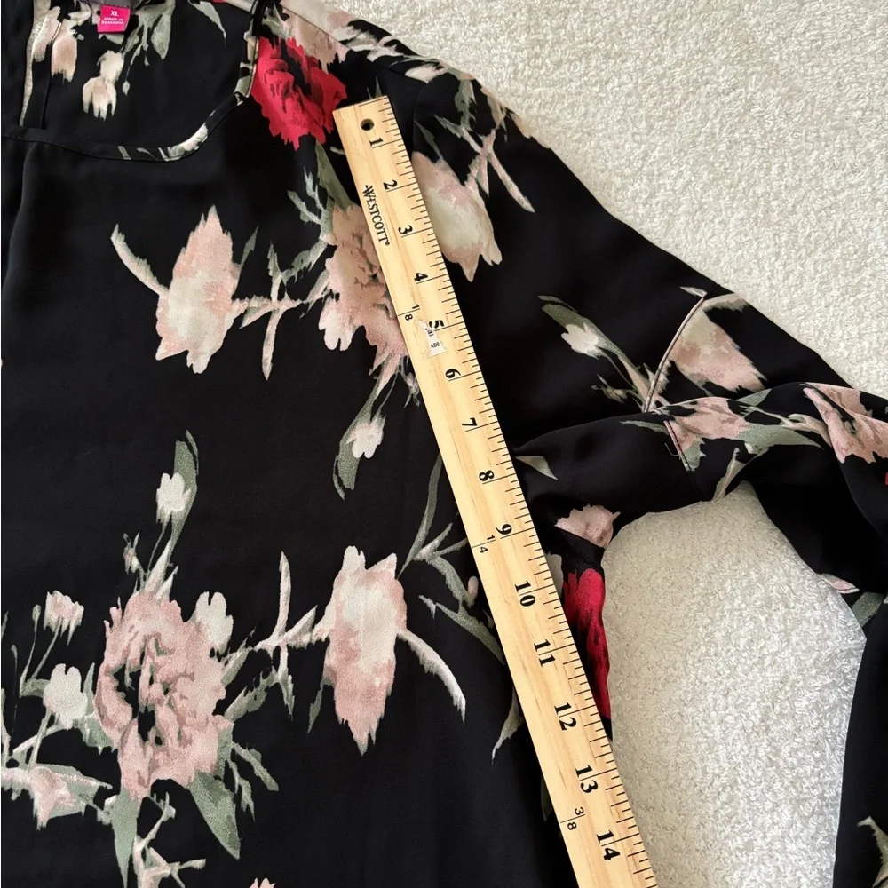 Vince Camuto Women’s Flared Sleeves Black,Red,Blouse Floral Print Size XL - Picture 3 of 7